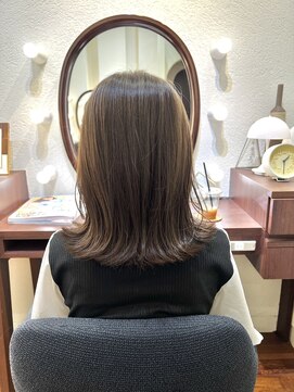 エルサフィロ ヨドヤバシ(el zafiro yodoyabashi) くびレイヤー前髪エモージュ小顔レイヤーカット20代30代40代50代