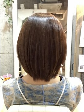 フルーヴ(Fleuve) 丸みシルエットで小顔＆細見えショートボブ♪