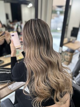 ラフ(LAFF) ブリーチ/ダブルカラー/エクステ/縮毛矯正/インナーカラー