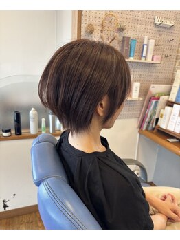 ラヴィーヌ+の写真/大人女性の悩み解決!赤みを抑えた透明感ある色味で、上品な艶髪へ。アディクシーカラーも取扱いあり◎