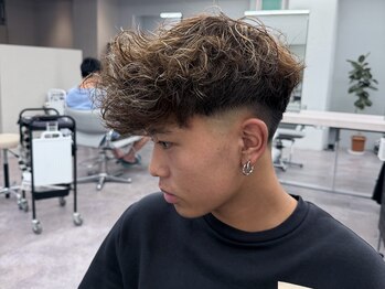 アンバーガレ 京都西院(UMBER GALE)の写真/学校もオフも常にカッコよく!学生の“今”にハマるカット＆メンズパーマで周りと差がつく垢抜けスタイルへ!