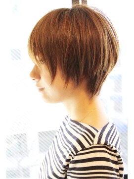 レウナ 外苑前(Reuna) お手入れ簡単・シルエットの綺麗なマッシュショート