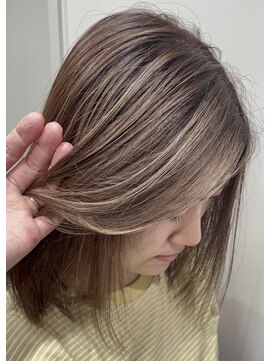 リグ 横浜(Lig.) ハイライトブリーチダブルカラー切りっぱなしボブミルクティー