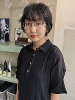 ロジ(loji)&nbsp;顔周りも楽しむ、ショートパーマ