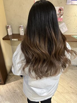 リー ヴィータ 上新庄(Lee Vita) グラデーションカラー/暗染履歴/20代