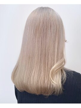 リノショアーズ 日本大通り店(RINOSHORES) 20代30代40代ブリーチありなし艶感カラー透明感ナチュラルカラー