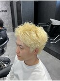金髪スパイキー
