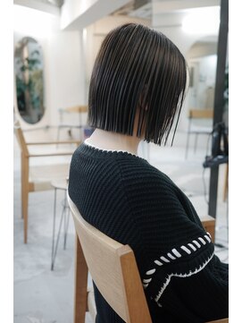 フェイヴィーズ(FavyS) アンブレラカラーパツッと切りっぱなしボブ