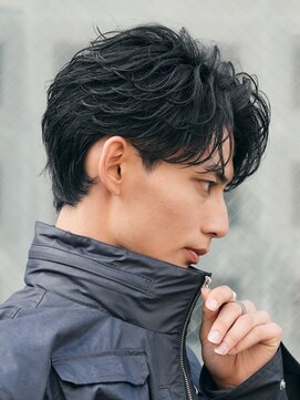 レタッチ バイ フィフス 天神大名(RETOUCH by fifth) 天神フェザーパーマセンターパートウルフカットニュアンスパーマ