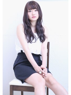 フロール(florun) 胸下ロングのフェミニンゆるカール