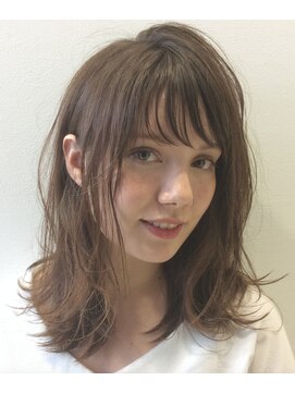 ネイロ(NE/LO) 外ハネが可愛い外国人風ミディ