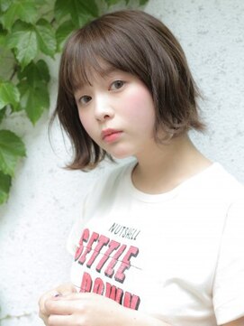 コム(com by neolive) ゆるはねワンレンボブ