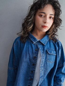 カンナ(Canna) インナーカラー/フェザーバング/ミディアムウルフ/髪質改善/30代