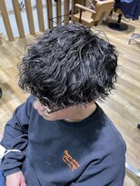 ネイビー(NAVY)&nbsp;波巻きパーマスパイラルパーマウェーブマッシュセンターパート