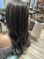 サラ(sarah)&nbsp;ロングレイヤー／ハイライトカラー