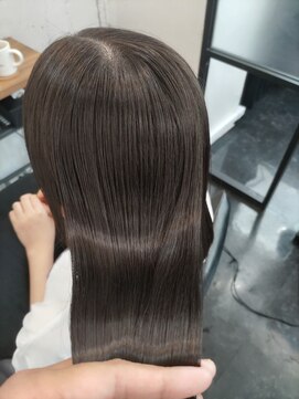 エスカーラ 町田(THE ESCALA) 斜めバング/グレージュカラー/シルキーベージュ［町田駅］