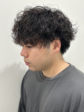 ヒュイル バイ ニアウ(Hwyl by Niau) メンズマッシュパーマ波巻スパイラルパーマニュアンスパーマ