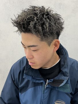 ルースト 西院店(ROOST) 金メッシュツイストスパイキーショート