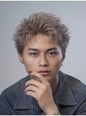 ハイトーン金髪スパイキーアクティブ刈り上げショート