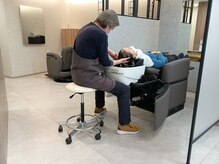 各ブースに換気扇とクローゼットとシャンプー台完備で席移動無し