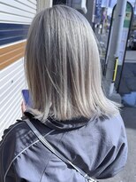 ブレイズヘアー(BLAZEhair) 【外での透明感】ホワイトシルバー×ブリーチ3回