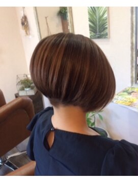 ヘアプラスアイズブルーム(hair+eyes bloom) 前下がりボブ☆ツーブロック