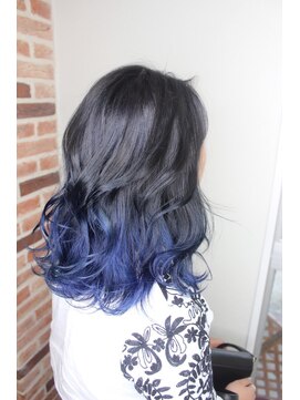 ジウ 上通り(JIU) 寒色系カラーダークグレージュ×グラデーションシルバーブルー