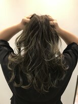 アディクト(ADDICT)&nbsp;色っぽ バレイヤージュ カーキアッシュ ふんわりミディ