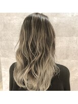 オリ(‘Oli)&nbsp;ホワイトベージュバレイヤージュ