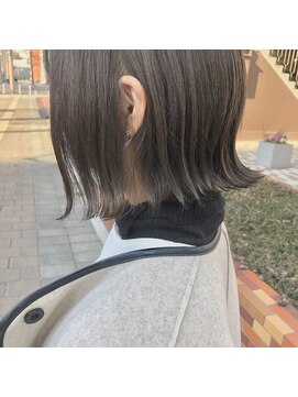 シームリー 千田町店(Seemly) オリーブベージュ/外ハネ切りっぱなしボブ