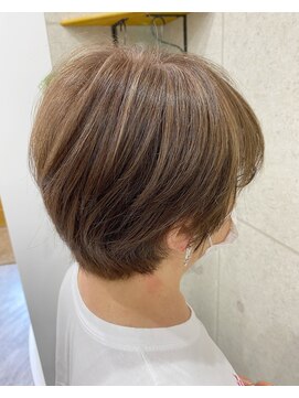 マアムジーコネクション(ma'am zee Connection.) 【ma'amZee conn五十嵐】ハイライトのやわらかベージュ