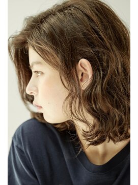 ティーシェル(TIECHEL) ミディアム、ウェーブ