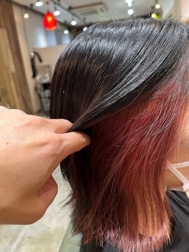 マーブルヘアー(Marble hair) ダークグレージュとレッドインナーカラー