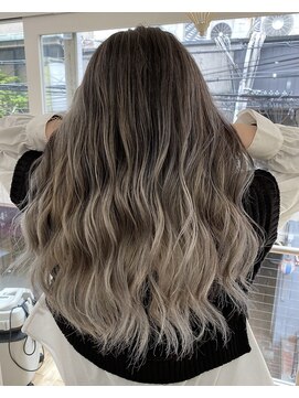 リア(riah) ホワイトバレイヤージュ/グラデーション/3D/セクションカラー