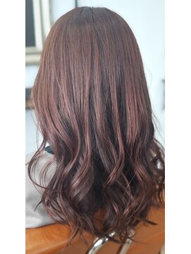 ルッチ(Lucci) セミロング巻髪スタイル