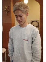 エディ(Edy)&nbsp;スパイキーショート刈り上げ抜きっぱなしブロンド眉毛カット