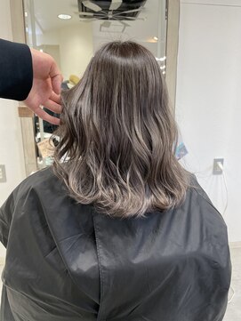 ノア(NOA by KENJE) エアータッチ　グレージュ．