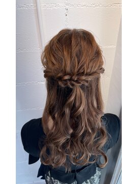 パリスパート2 サイド ツイスト 大きな ゆる巻き ハーフアップ ヘアアレンジ