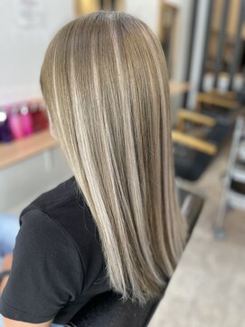 ラビス クローバー(Lovis clover) イメチェンヘアスタイル