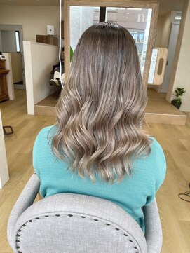 ミラシィ 成田(Mirashy) ハイライトカラーミルクティーベージュレイヤーカット