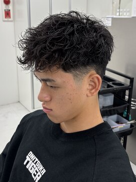 カット　バロックパーマ　スペインカール　フェード　簡単パーマ