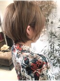 ハニーベージュ耳掛けショート