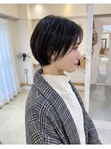 ショートボブ 耳掛け ハンサム 黒髪