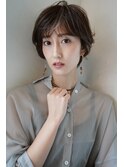 大人可愛い小顔ショートボブ耳掛けショートカーキベージュ
