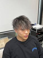 イーラ(era)&nbsp;前下がりマッシュホワイトメッシュツイストスパイラルパーマ