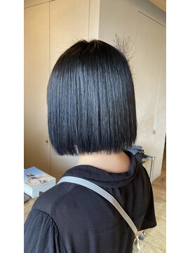 シー 岡崎(,SHE) 斜めバング/グレージュカラー/デザインカラー/東岡崎