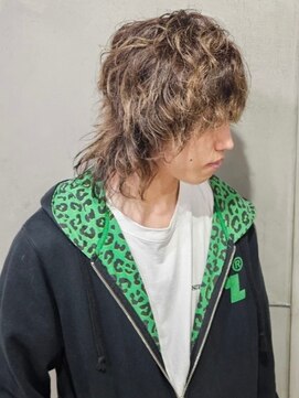 ディスイズバーバー(THIS IS BARBER) メンズウルフ　スパイラルパーマ　ハイライト　ブラウン【札幌】