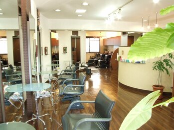 アール ヘアデザイン(ar hair design)の写真/白×茶の落ち着いたトーンのおしゃれでくつろげるサロン◇初めてのお客様でもリラックスできる＊