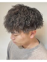 フリーク バーバーショップ 都島店(FREAK BARBER SHOP) 黒髪縦落ちツイストスパイラルパーマツーブロックマッシュ
