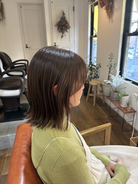 ロウスリー(Lowsly) 切りっぱなしボブまろやかベージュトレンドカラー２０代３０代